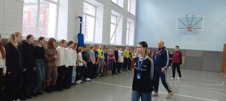 "Товарищеский матч по волейболу и пионерболу между девочками! ".
